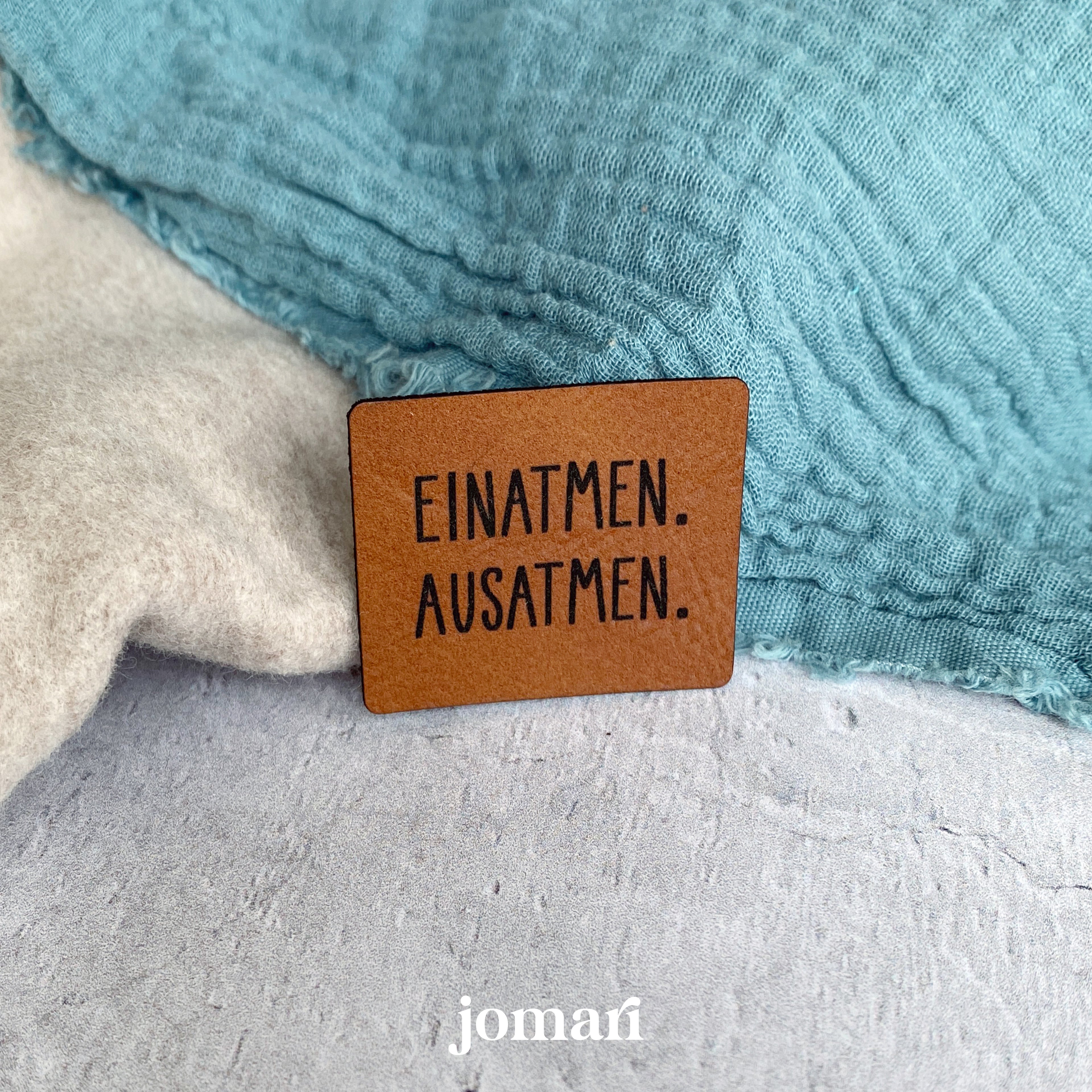 Kunstlederlabel - Einatmen. Ausatmen