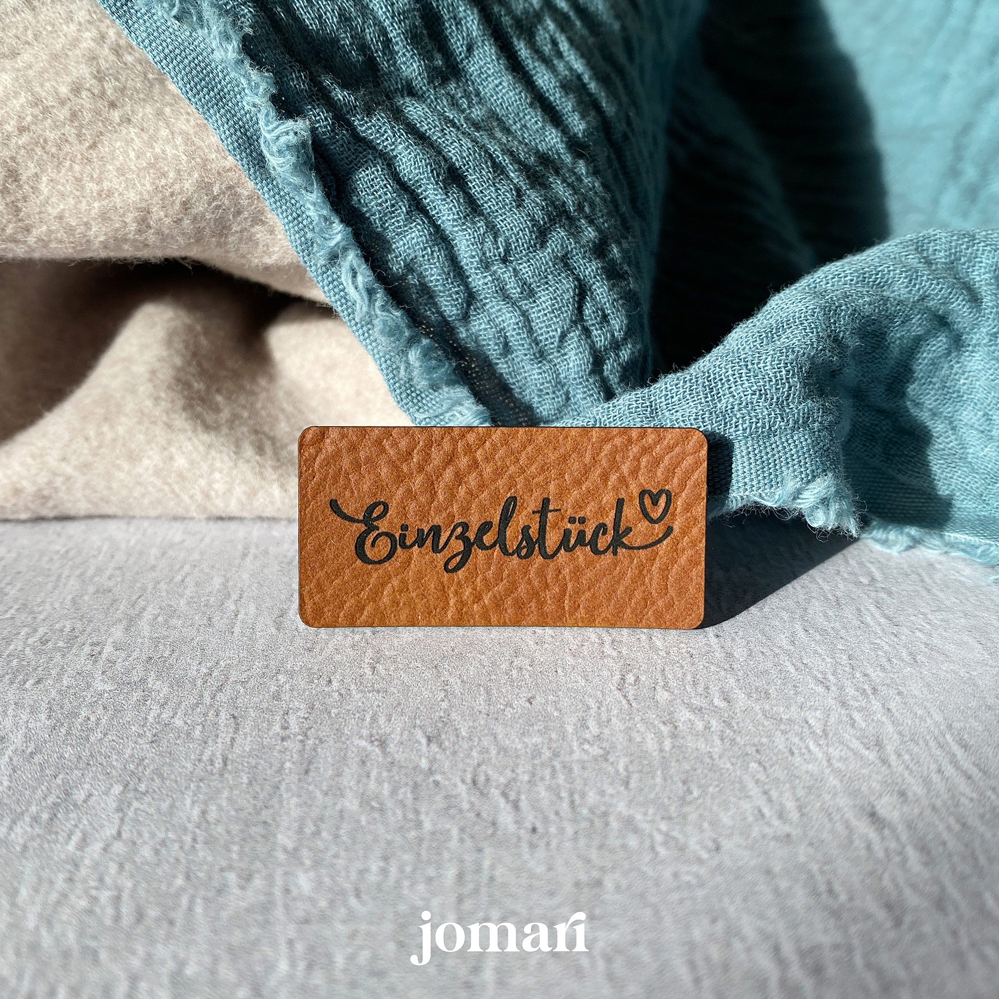 Kunstlederlabel «Einzelstück» zum Annähen – in der Schweiz lasergraviert